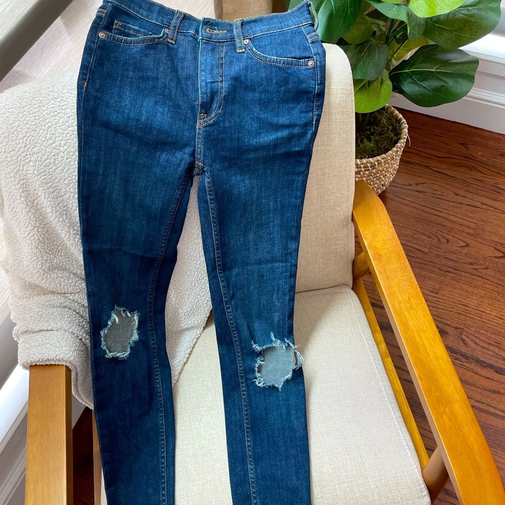 Free people skinny jeans with knee rips